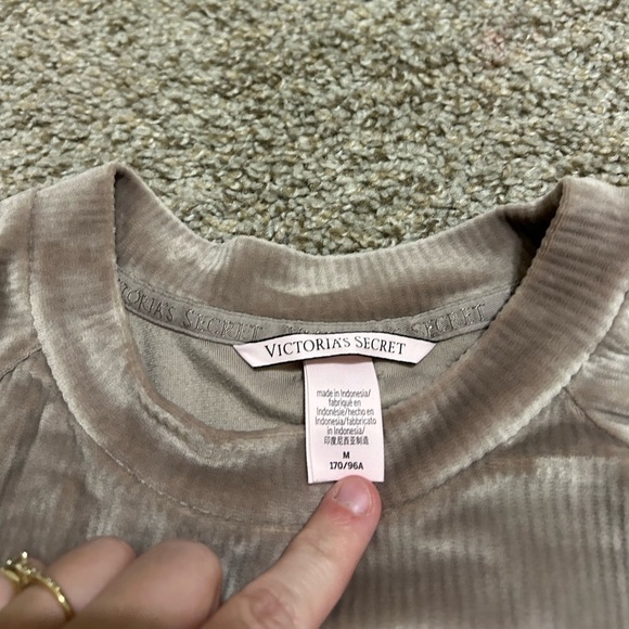 Victoria's Secret TRACKSUIT SET Crew neck & jogger pants VELOUR Size M Beige - Picture 8 of 15